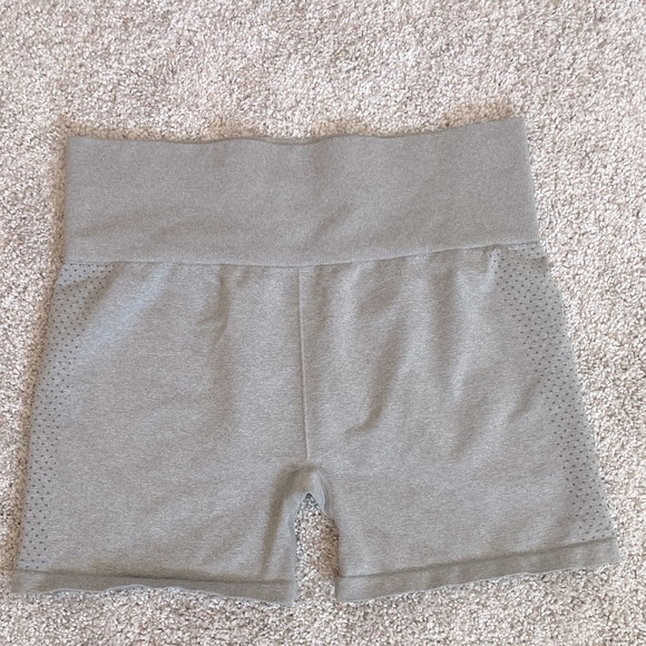 H&M Pants - H&M seamless shorts stretchy bike shorts size large NWOT